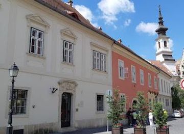 hungary/vac/attraction/mediaeval-jewish-chapel