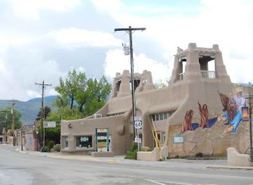 new-mexico/taos/attraction/george-chacon-s-taos-mural