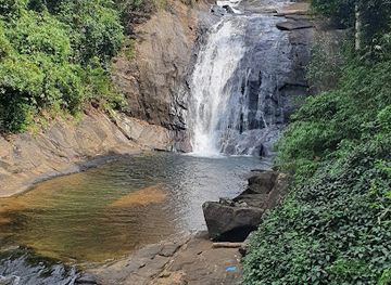 sri-lanka/ratnapura-district/attraction/makeli-ella-waterfall