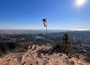 california/santa-monica/attraction/lake-hollywood-reservoir-walking-trail