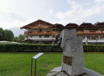 italy/madonna-di-campiglio/attraction/monumento-adamello-collini