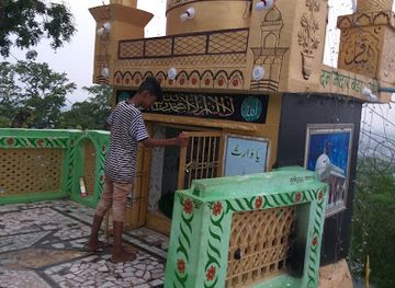 india/jabalpur/attraction/madar-chilla-tedi-neem-jabalpur-mp