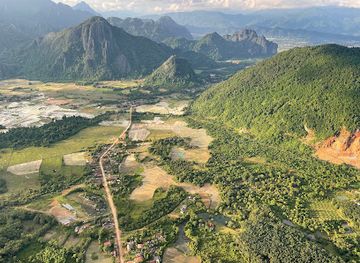 laos/vang-vieng-karst-landscape/attraction/above-laos-ballooning