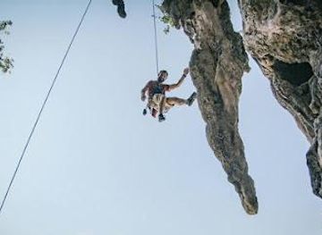 thailand/koh-yao-noi/attraction/real-rocks-climbing-school-rock-climbing-krabi-railay-beach