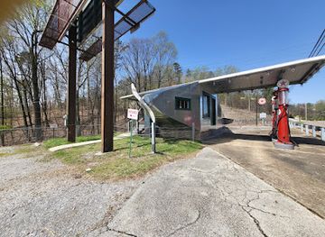 tennessee/knoxville/attraction/airplane-gas-station