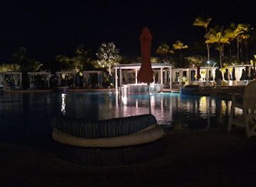 the-bahamas/new-providence/attraction/pool