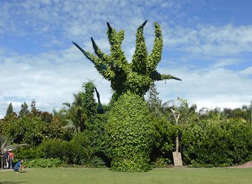 new-zealand/hamilton/attraction/surrealist-garden