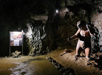 czechia/moravian-karst/attraction/vypustek