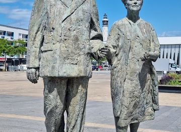 france/nord-pas-de-calais/attraction/yvonne-and-charles-of-gaulle-monument