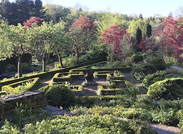 connecticut/mohawk-mountain-ski-area/attraction/hollister-house-garden