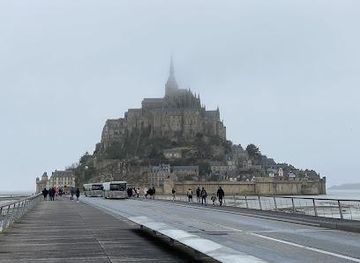 france/normandy-beaches/attraction/normandy-history-tours