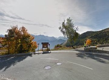 france/alpe-d-huez/attraction/bend-0-biking-to-alpe-d-huez