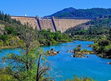 california/shasta-cascade/attraction/sacramento-river-rail-trail-shasta-dam-trailhead