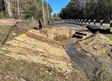 alabama/tombigbee-river/attraction/red-hill-spring