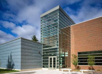 michigan/marquette/attraction/de-vos-art-museum