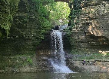 illinois/matthiessen-state-park/attraction/cascade-falls