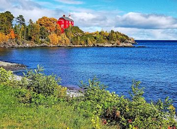 michigan/lower-peninsula/attraction/marquette-harbor-lighthouse