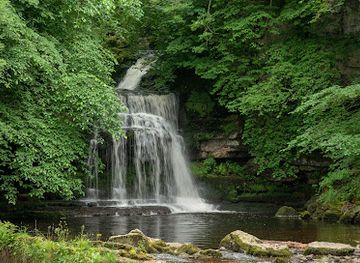 united-kingdom/yorkshire-dales-national-park/attraction/cauldron-falls