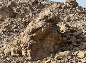 oman/ibri/attraction/odd-rocks