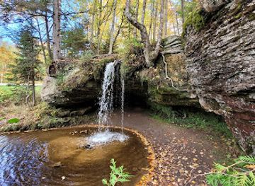 michigan/upper-peninsula/attraction/lake-superior-historical-marker-at-scott-falls-roadside-park
