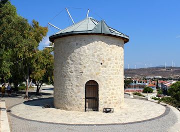 turkiye/aeolis/attraction/alacati-degirmenleri