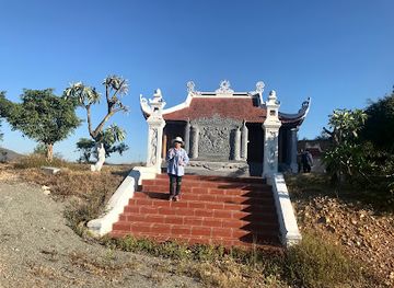 vietnam/quy-nhon/attraction/ba-hoa-mountain