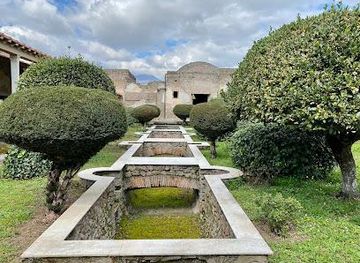 italy/pompeii/attraction/praedia-di-giulia-felice