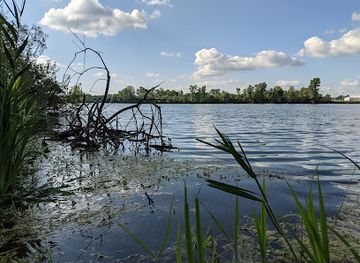 france/bordeaux-wine-region/attraction/passerelle-du-lac-de-bordeaux