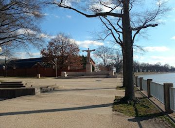 maryland/capital-region/attraction/titanic-memorial