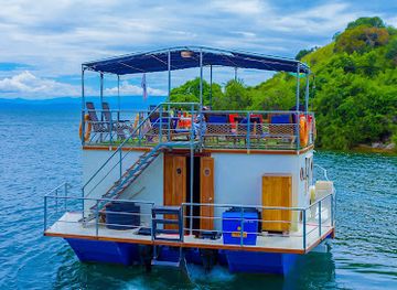 rwanda/cyangugu/attraction/iliza-houseboat