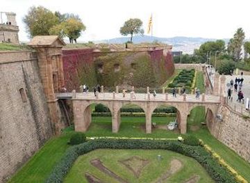 spain/barcelona/attraction/montjuic-castle