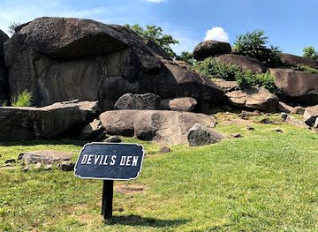 pennsylvania/gettysburg-battlefield/attraction/devil-s-den