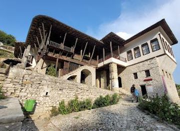 albania/vlore/attraction/ethnographic-museum