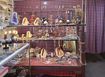 tanzania/stone-town/attraction/chetu-s-gemstones-jewelries