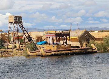 peru/puno-region/attraction/isla-los-uros-lago-mayor