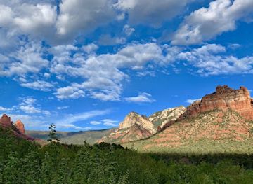 arizona/red-rock-country/attraction/snoopy-rock