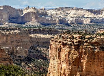 utah/san-rafael-swell/attraction/ghost-rock-view-area
