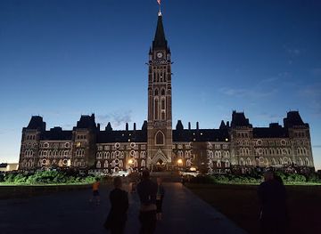 canada/ottawa/parliament-hill/attraction/centennial-flame