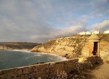 portugal/ericeira/attraction/praia-de-mil-regos