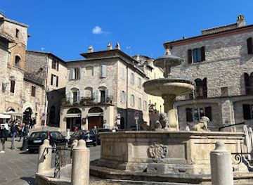 italy/assisi/attraction/piazza-del-comune