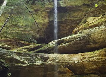 ohio/hocking-hills/attraction/chapel-falls-21-horse-cave