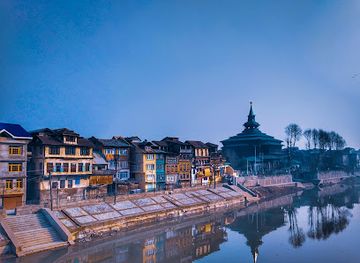india/kashmir-valley/attraction/shah-e-hamdan-r-h-mosque