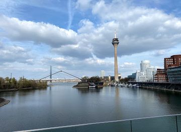 germany/dusseldorf/medienhafen/attraction/rhine-tower