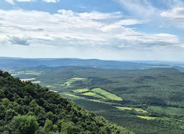 hungary/pilis-mountains/attraction/pilis-teto-alatti-kilato-pont