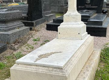 france/nancy/attraction/tombe-de-marie-marvingt