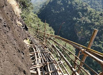 india/meghalaya/attraction/mawryngkhang-entrance