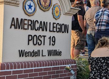 ohio/akron/highland-square/attraction/highland-square-porch-rocker