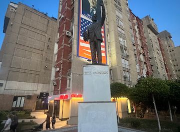 kosovo/has/attraction/bill-clinton-statue