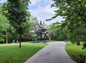 arkansas/bentonville/attraction/canoe-sculpture