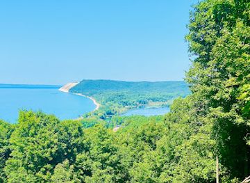 michigan/sleeping-bear-dunes-national-lakeshore/attraction/inland-overlook